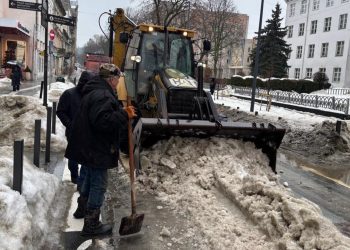 Нічне вивезення снігу: у Львові перекриють рух на вулицях Пекарській та Чернігівській –