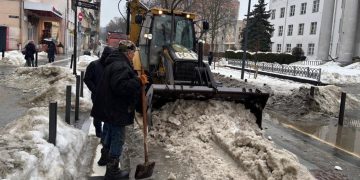 Нічне вивезення снігу: у Львові перекриють рух на вулицях Пекарській та Чернігівській –