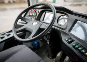 Новини Львова: Водію стало зле: на Устияновича тролейбус вїхав у будинок