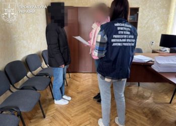Новини України: Мати допомагала ґвалтувати доньку: справу передали до суду