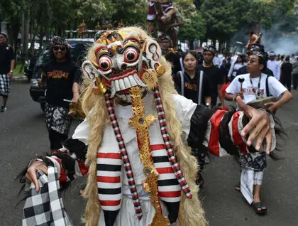 Ньєпі на Балі - на острові спалюють гігантських демонів перед Днем тиші - фото 3