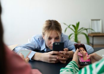 Опасный TikTok-тренд с микроволновками приводит к тяжелым ожогам у детей