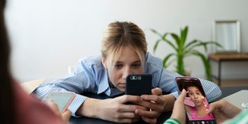 Опасный TikTok-тренд с микроволновками приводит к тяжелым ожогам у детей