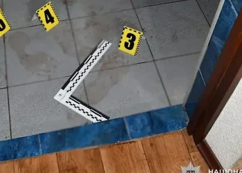 Підірвав та задушив: в Нікополі чоловіка підозрюють у вбивстві подружжя