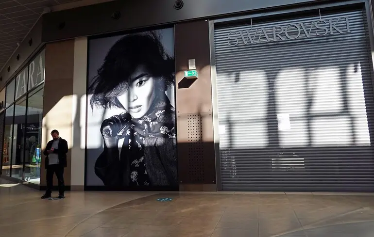 Пограбування бутіка Swarovski у Парижі - системи безпеки не працювали 1