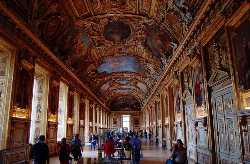 У Луврі вкрали коштовності французької корони за сім хвилин