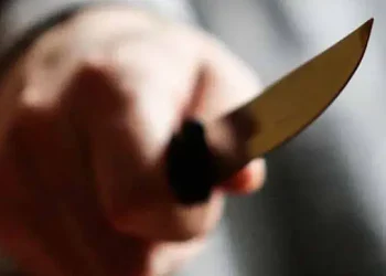 Погрожував продавчині ножем: у Дніпрі затримали зловмисника