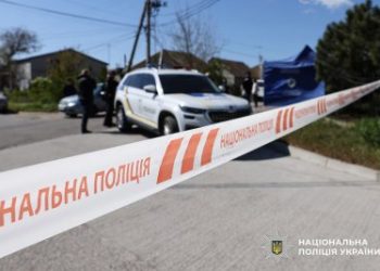 Постраждали пʼятеро людей, пошкоджені будинки та авто – у Миколаєві поліцейські документують воєнний злочин рф »