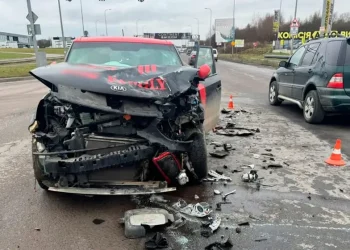 Потрійна ДТП у Львові: водій та пасажирка госпіталізовані