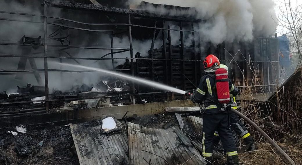 Пожежа в селі Солонка: рятувальники успішно ліквідували загоряння у дровітні –