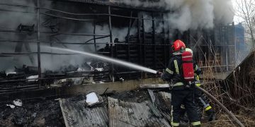 Пожежа в селі Солонка: рятувальники успішно ліквідували загоряння у дровітні –