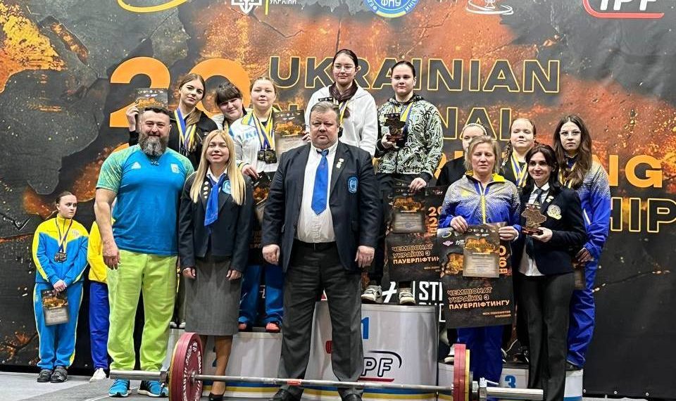 Представники Полтавщини здобули дев’ять медалей на ЧУ з пауерліфтингу • Пауерліфтинг •