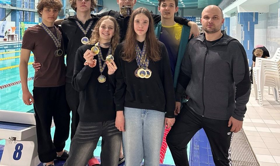 Представники Полтавщини здобули дев’ятнадцять нагород на зимовому ЧУ з плавання • Плавання •
