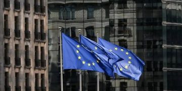 Рада ЄС затвердила кредит Україні та санкції проти Росії | Політика