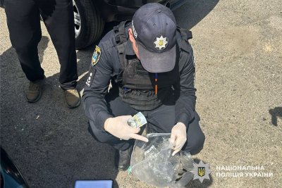 Реалізовував автівки, призначені для потреб ЗСУ: на Миколаївщині поліцейські затримали чоловіка за підозрою у продажі товарів гуманітарної допомоги »