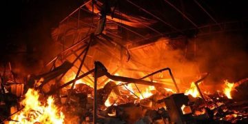 РФ ударила по судну и резервуарам с маслом в Одесской области: пострадал человек