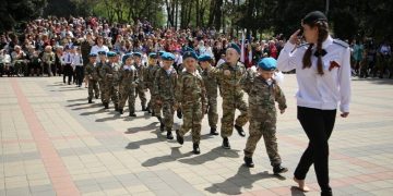РФ витратила 50 млрд рублів на мілітаризацію школярів | Політика