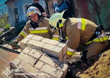 Рятувальники надали допомогу чоловікові якого затисло бетонною плитою »
