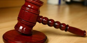 Роками ґвалтував падчерку: запоріжцю загрожує довічне