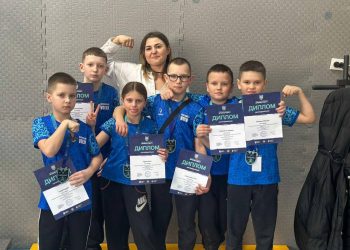 Рукоборці з Полтавщини здобули сімнадцять нагород на ЧУ з армреслінгу серед юнаків та юніорів • Армспорт •