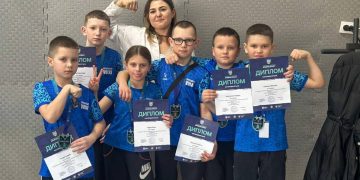 Рукоборці з Полтавщини здобули сімнадцять нагород на ЧУ з армреслінгу серед юнаків та юніорів • Армспорт •