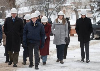 Сенатори з США відвідали пошкоджену обстрілами ТЕЦ-4 у Києві