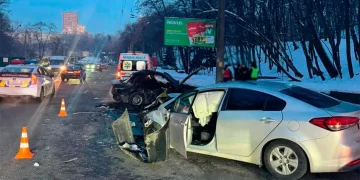 Смертельна аварія у Києві: BMW зіткнувся з KIA, є загибла та постраждалий