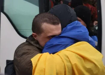 Сьогодні з ворожого полону повернулися десять мешканців Дніпропетровщини