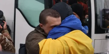 Сьогодні з ворожого полону повернулися десять мешканців Дніпропетровщини