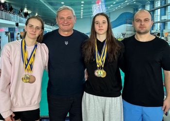 Спортсмени з Полтавщини здобули дванадцять медалей на зимовому ЧУ з плавання • Плавання •