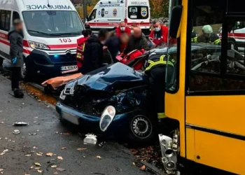 Страшне зіткнення в Черкасах: маршрутка проти авто, є постраждалі