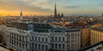 Суд у Відні засудив ексрозвідника за шпигунство для Росії | Політика