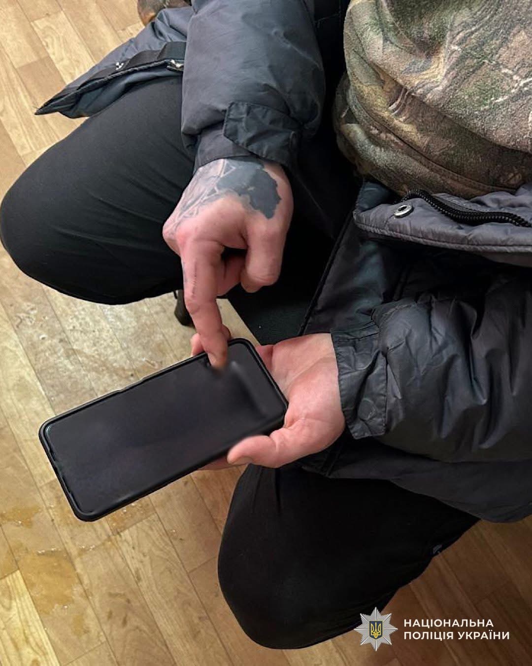 Вкрав гроші