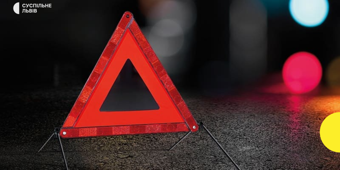 Травми для водія та п’яти дітей: потрійне ДТП на Львівщині –