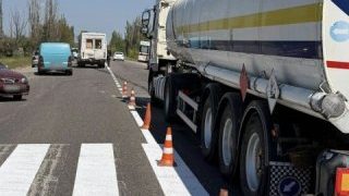 Травмувались пасажири маршрутного таксі, серед яких малолітній – слідчі поліції оголосили про підозру у скоєнні ДТП у Миколаївському районі керманичу вантажівки »