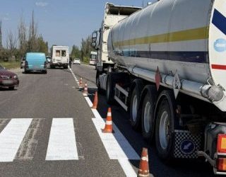 Травмувались пасажири маршрутного таксі, серед яких малолітній – слідчі поліції оголосили про підозру у скоєнні ДТП у Миколаївському районі керманичу вантажівки »