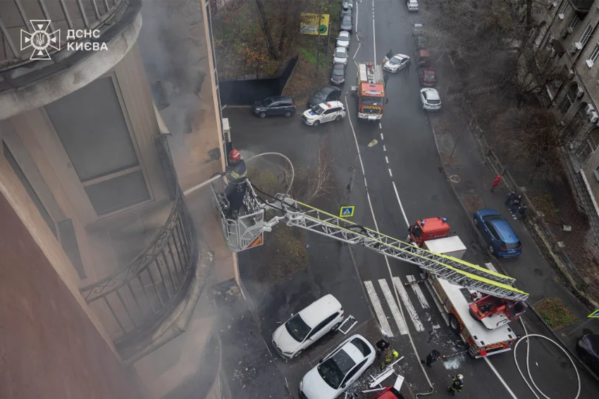 Вибух зарядної станції в багатоповерхівці Києва