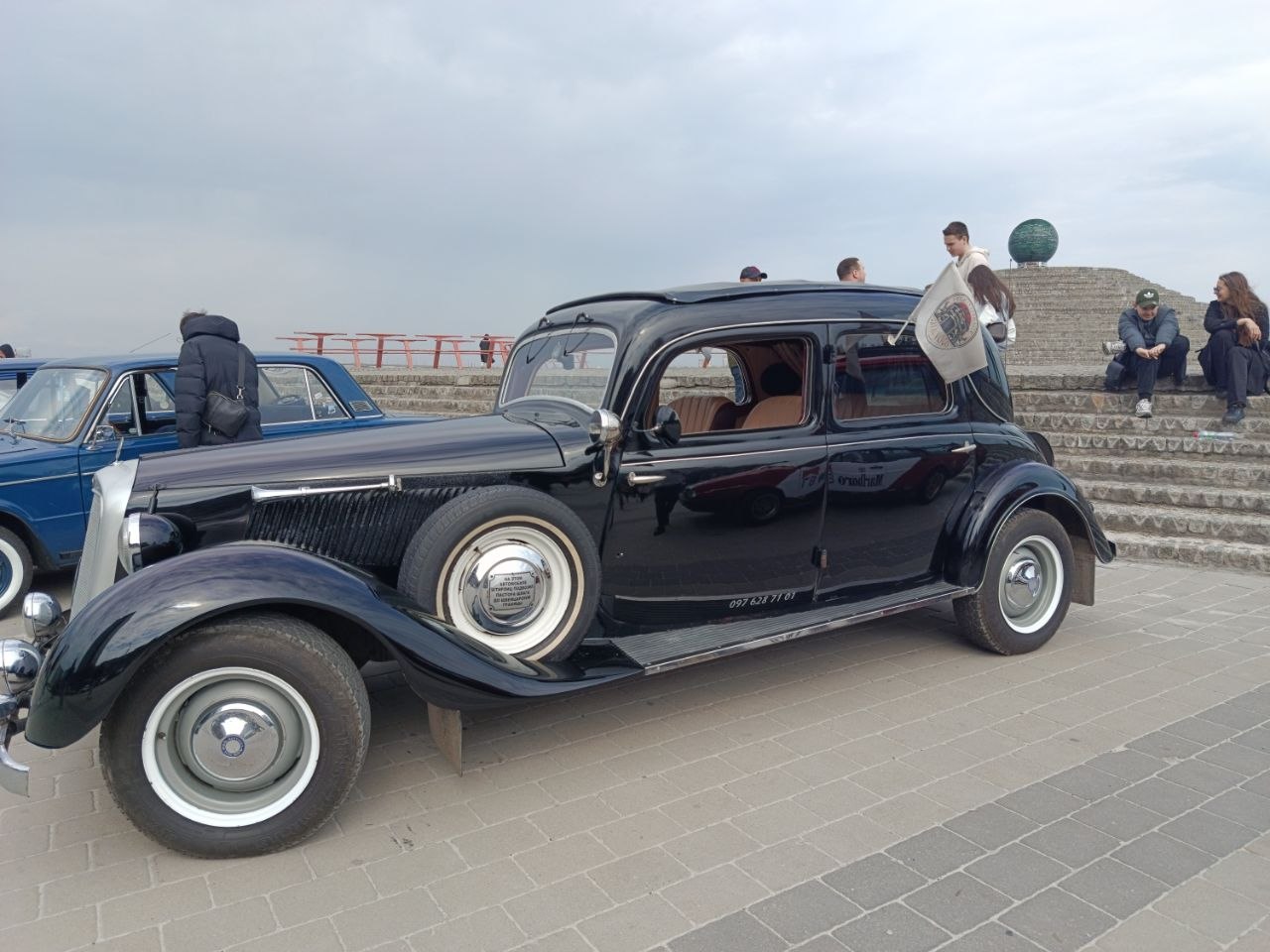 виставка ретро автомобілів у Дніпрі