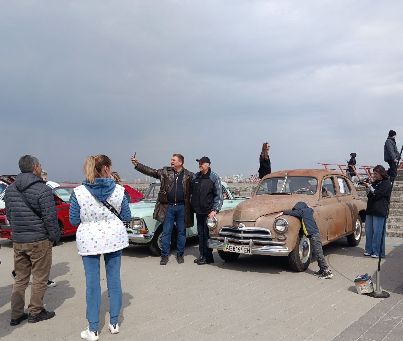 ретро виставка авто у Дніпрі