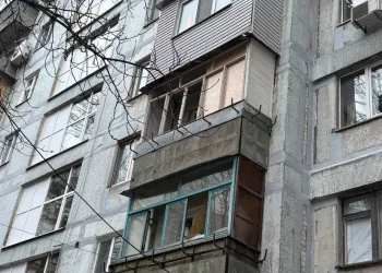 У Дніпрі триває відновлення будинку ОСББ «Хмельницького-38» після ракетного удару