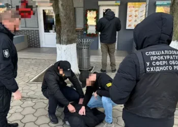 У Дніпрі військовий намагався підкупити кадровика, щоб служити «на папері»