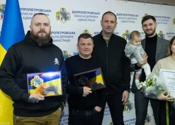 У Дніпрі за щоденну підтримку військових і цивільних нагородили волонтерів