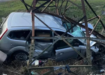 У Дніпровському районі рятувальники деблокували чоловіка з понівеченого автомобіля