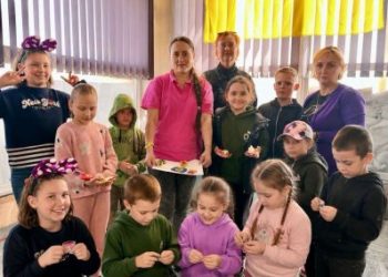 У координаційному центрі «Вільні разом» у Миколаєві провели майстер-клас до Дня матері »