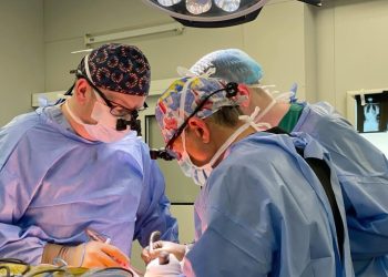 У Львові американський хірург успішно прооперував 16-річного хлопця з кардіостимулятором –