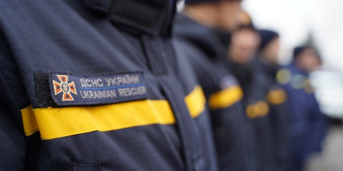 У Львові рятувальники та медики спільно врятували чоловіка, який тривалий час не виходив на зв’язок –