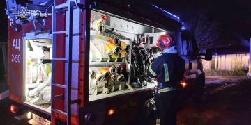 У Львові рятувальники загасили пожежу в підвалі будинку та врятували кота –