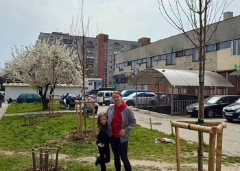 У Львові родина військовослужбовця створила зелений острівець у власному дворі –