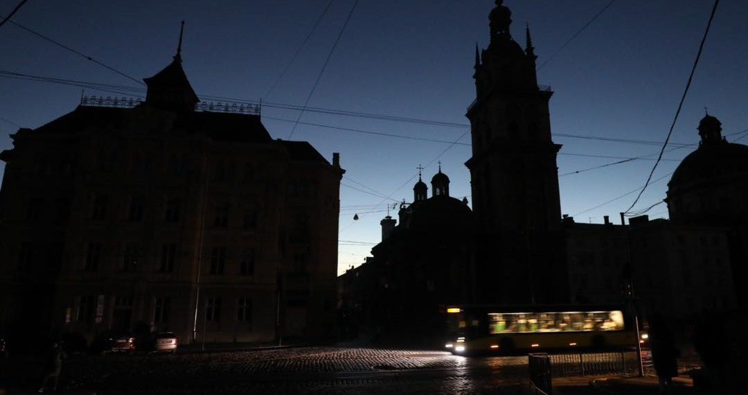 У Львові знеструмили частину лікарень і весь електротранспорт через нові правила відключень –