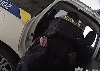 У Марганці поліцейські врятували пораненого після ворожого обстрілу